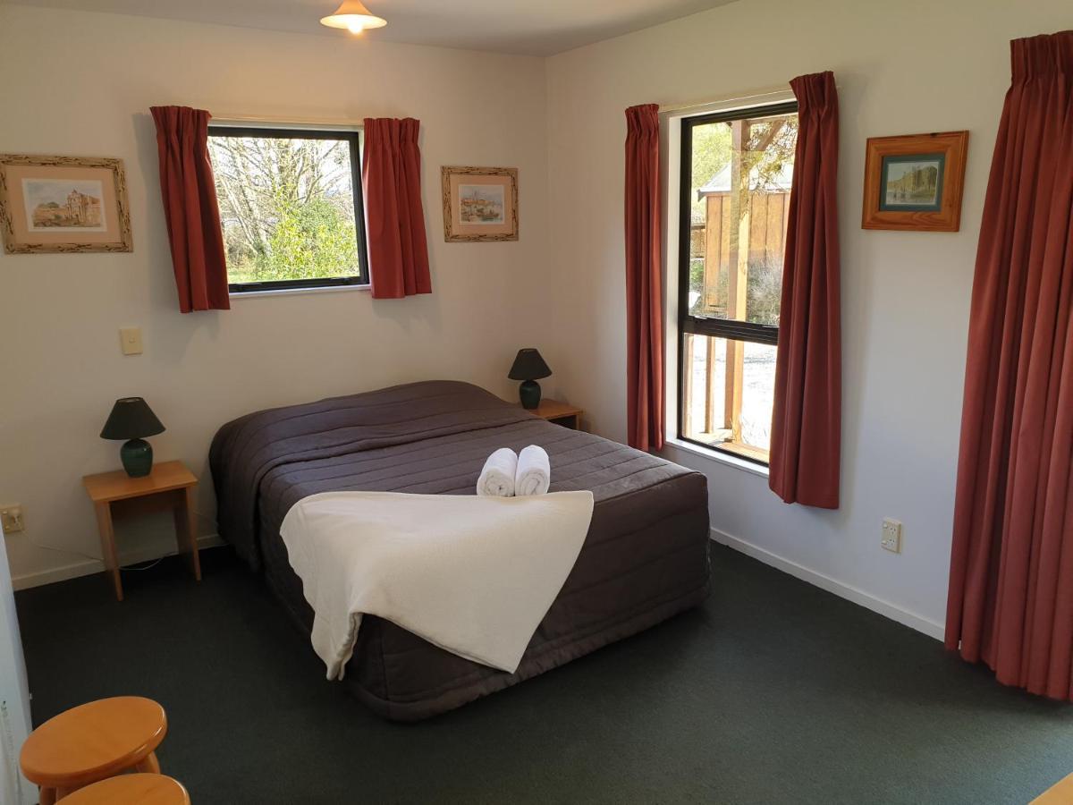 Lake Brunner Country Motel & Holiday Park Moana Extérieur photo