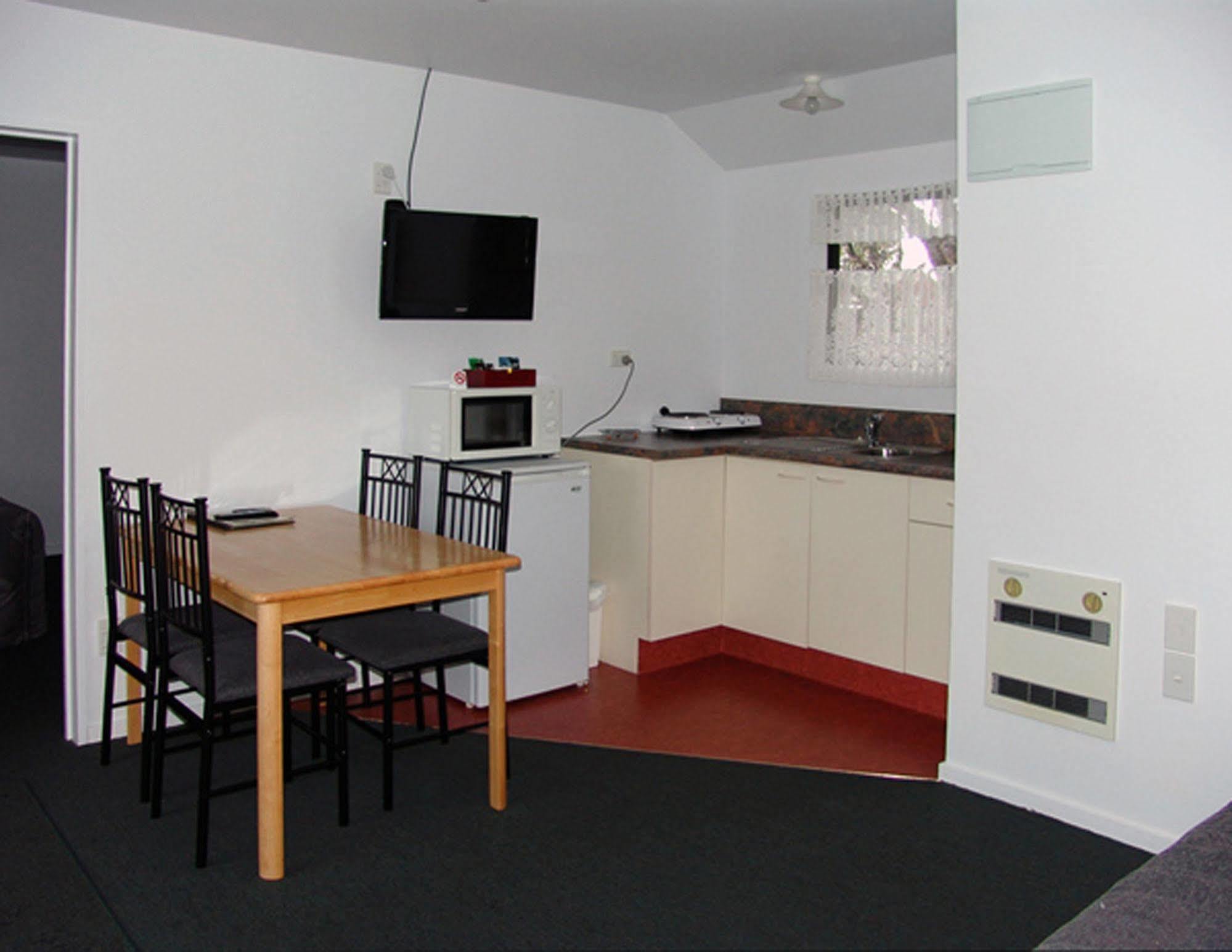 Lake Brunner Country Motel & Holiday Park Moana Extérieur photo