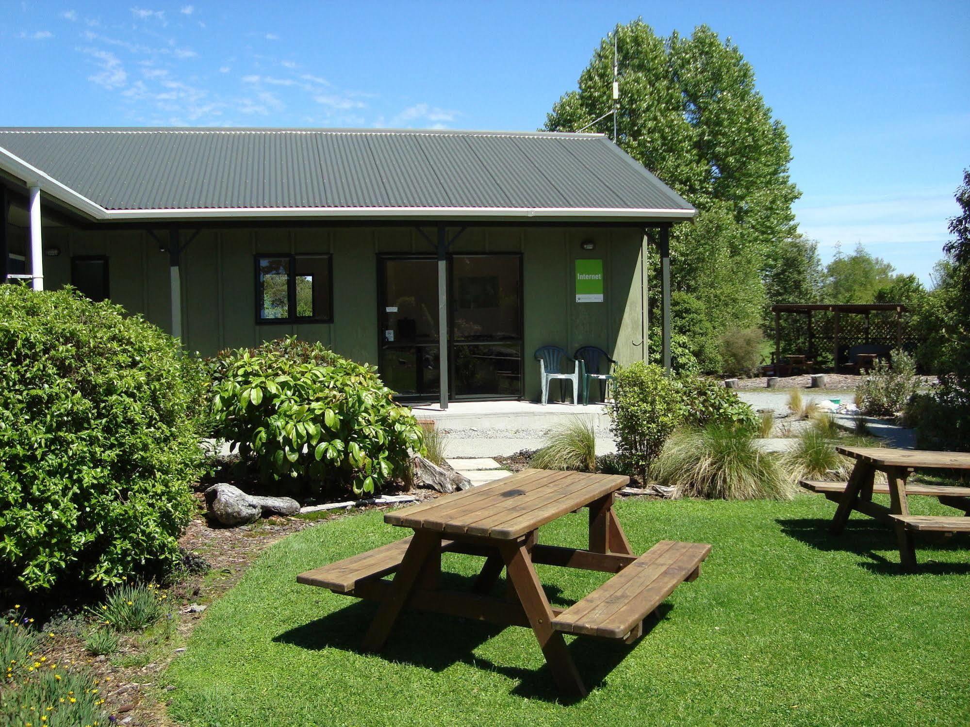 Lake Brunner Country Motel & Holiday Park Moana Extérieur photo