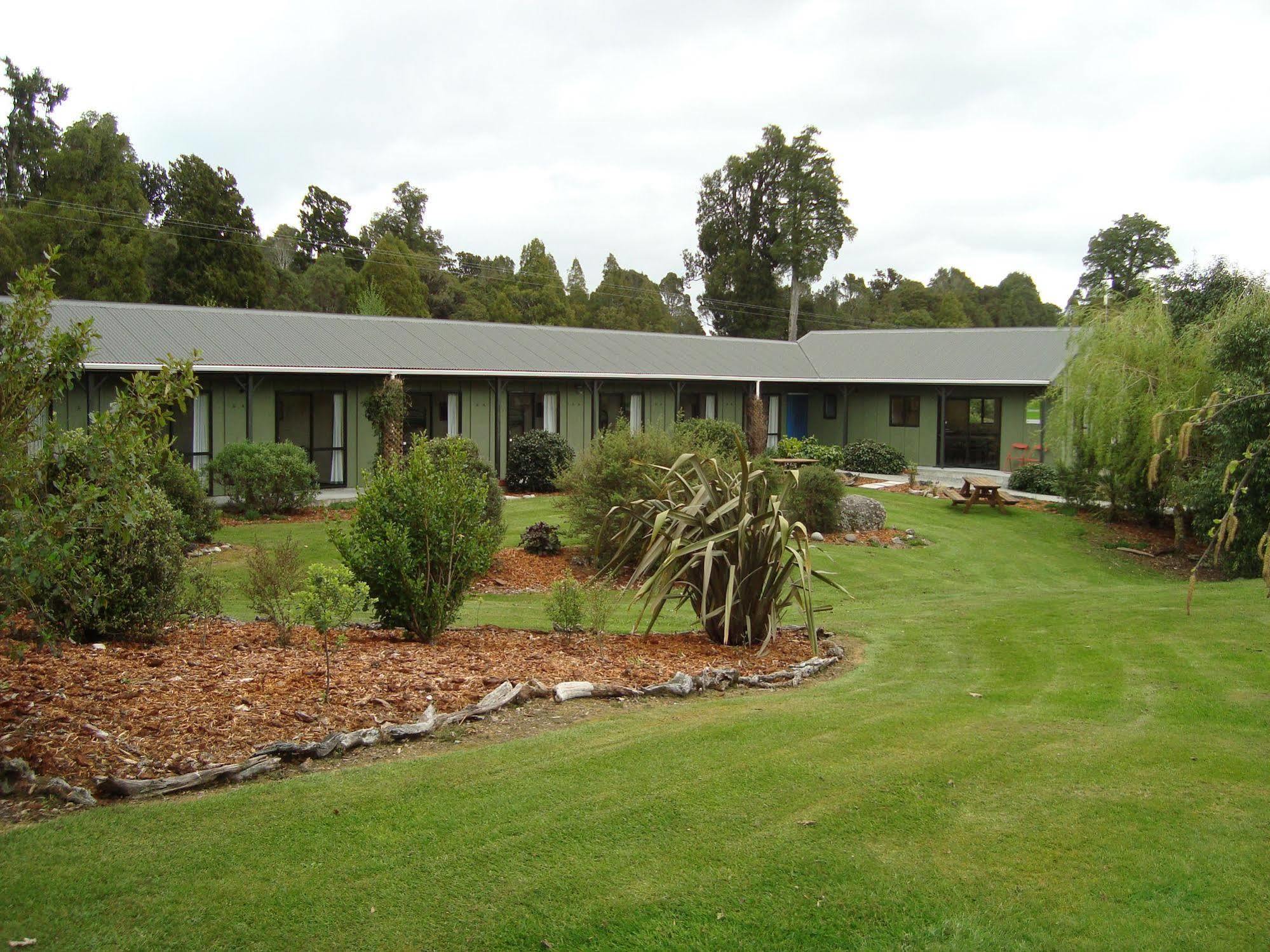 Lake Brunner Country Motel & Holiday Park Moana Extérieur photo