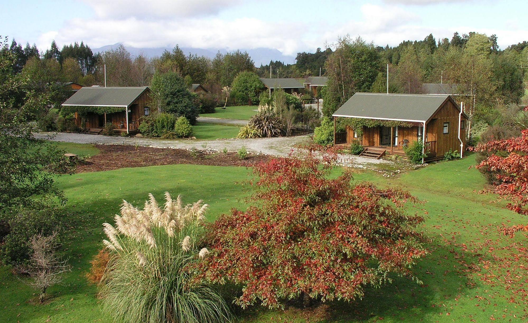 Lake Brunner Country Motel & Holiday Park Moana Extérieur photo